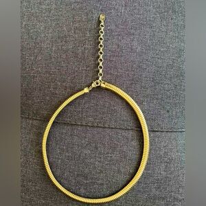 Elegant Gold Necklace Chocker with Chain Detail